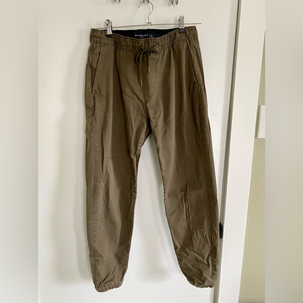 Abercrombie & Fitch men trousers